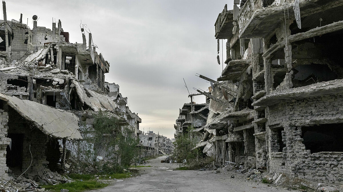 Ein vollkommen zerstörter Straßenzug im Homser Stadtteil Al-Hamdaniyah. Auch in Idlib leidet die Zivilbevölkerung unter den anhaltenden Kämpfen.