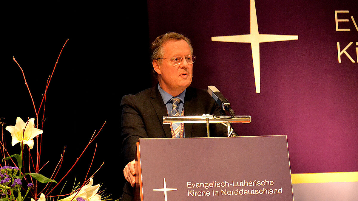 Propst Dr. Karl-Heinrich Melzer, Mitglied der Ersten Kirchenleitung, hielt den Bericht zum Konsultationsprozess Klimaschutz vor der Landessynode