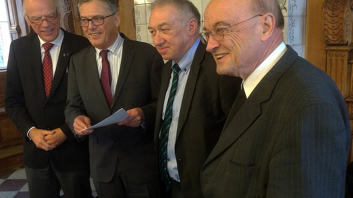 Landesbischof Gerhard Ulrich (v.l.), Uwe Polkaehn, Professor Gustav Horn und Weihbischof Hans-Jochen Jaschke waren sich einig, dass 'Gute Arbeit' allen Menschen zugänglich sein müsste