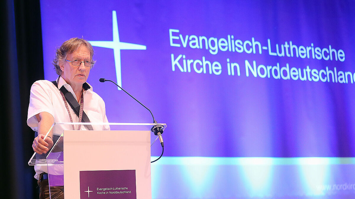 "Die biblische Ökonomie ist eine Ökonomie der Verausgabung": Der Synodale Prof. em. Dr. Hans-Martin Gutmann aus Hamburg hielt einen theologischen Vortrag