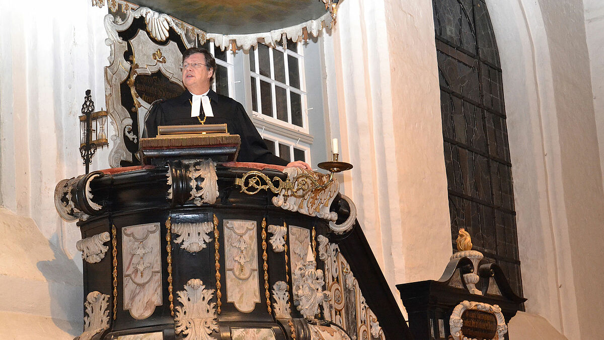 Bischof Dr. Hans-Jürgen Abromeit hielt die Predigt beim Synodengottesdienst