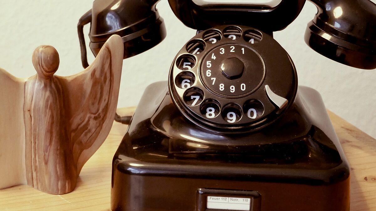 Ein Telefon-Projekt für Menschen, die sich in diesen Wochen einsam fühlen, startet im Kirchenkreis Ostholstein. Ein Telefon-Projekt für Menschen, die sich in diesen Wochen einsam fühlen, startet im Kirchenkreis Ostholstein.