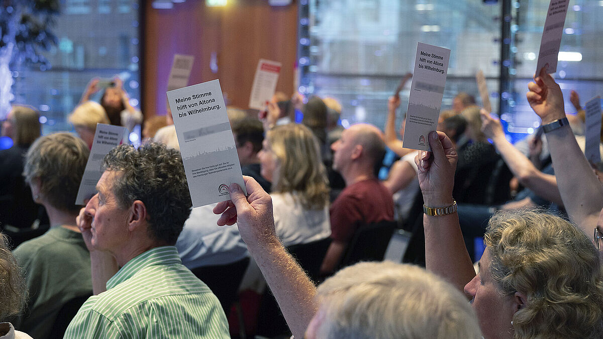Spendenparlament Bei den Parlamentssitzungen entscheiden die Mitglieder des Hamburger Spendenparlaments über die Förderung gemeinnütziger Projekte.
