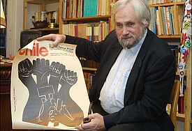 Der deutsche Theologe Helmut Frenz war von 1970 bis 1975 evangelischer Bischof in Chile, er kämpfte dort für Verfolgte der Pinochet-Diktatur. Der spätere Generalsekretär von Amnesty International und Flüchtlingsbeauftragte Schleswig-Holsteins starb 2011