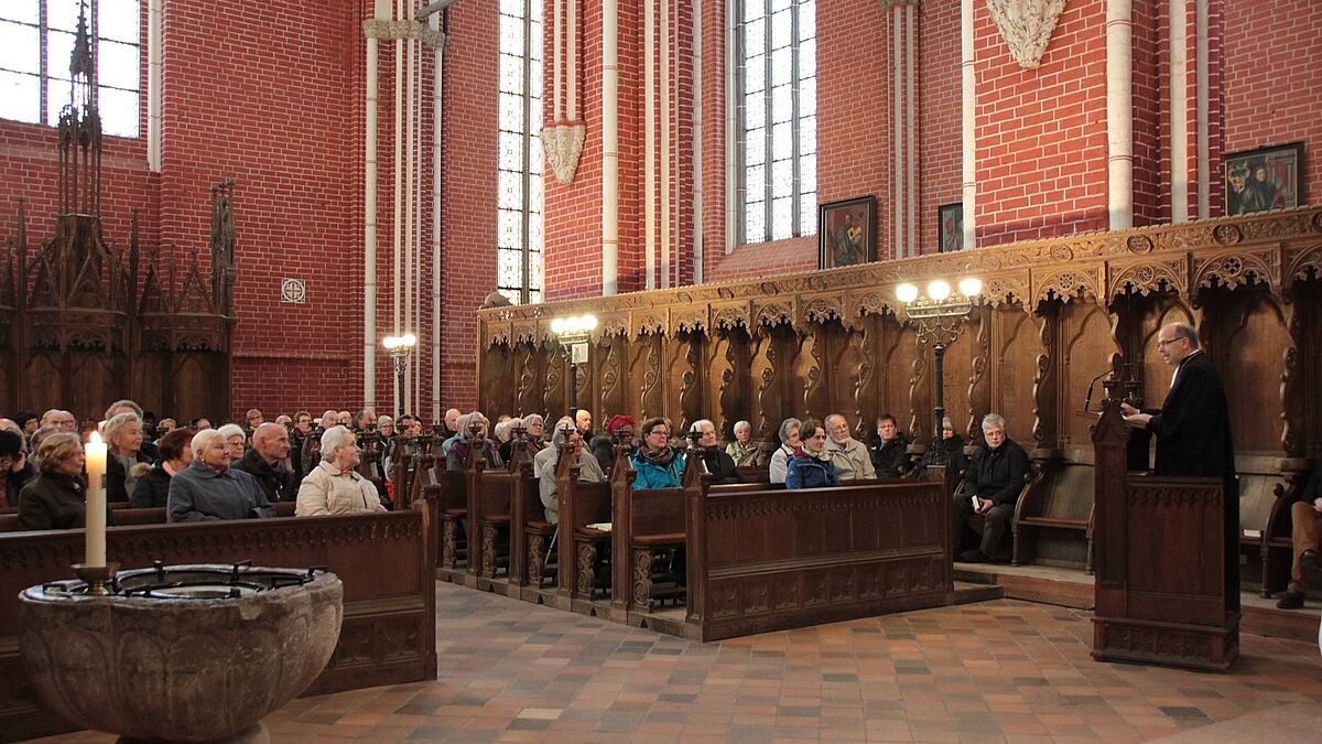 Bischof Gothart Magaard im Münster von Bad Doberan