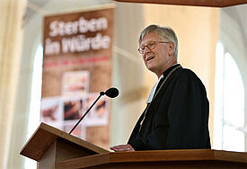„Woche des Lebens" - Der Ratsvorsitzende der Evangelischen Kirche in Deutschland (EKD), Heinrich Bedford-Strohm, bei der Predigt in der Hamburger Hauptkirche St. Katharinen. Foto: Wollocha, epd