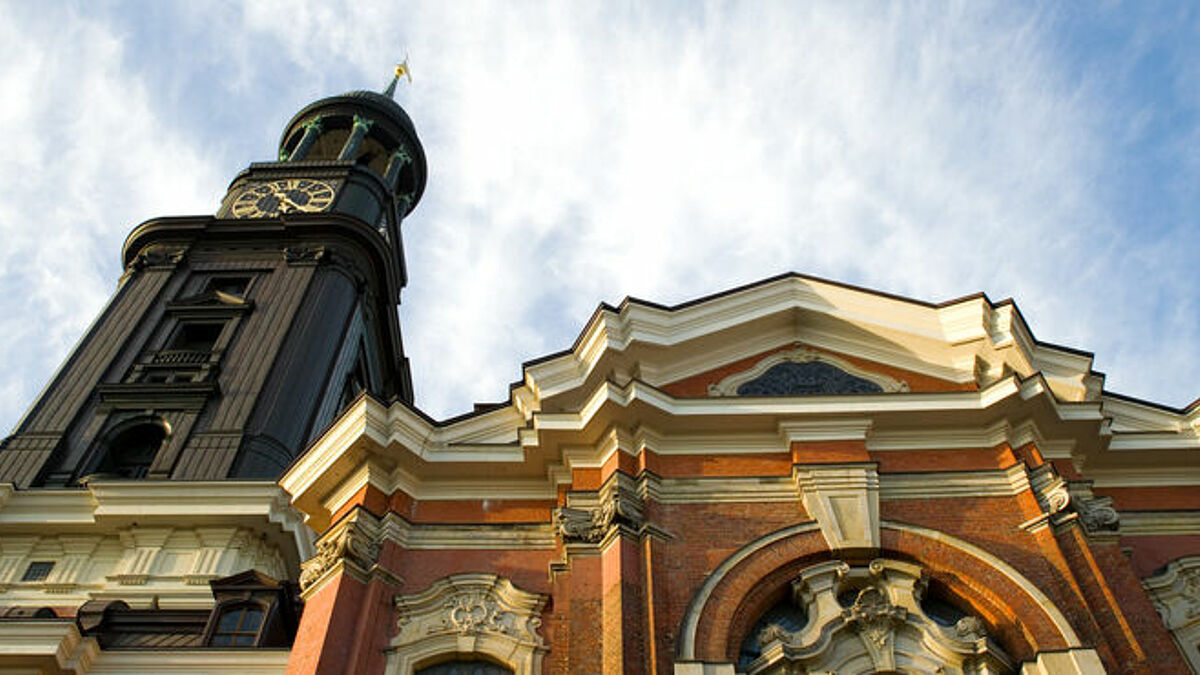 Im Hamburger Michel wird es am 27. Januar eine Lesung geben. Sie soll zugleich Gedenken und Mahnung sein. 