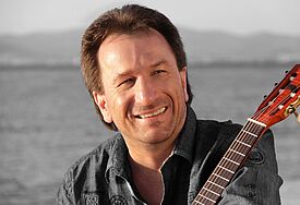 Der Singer-Songwriter Clemens Bittlinger kommt nach Eutin