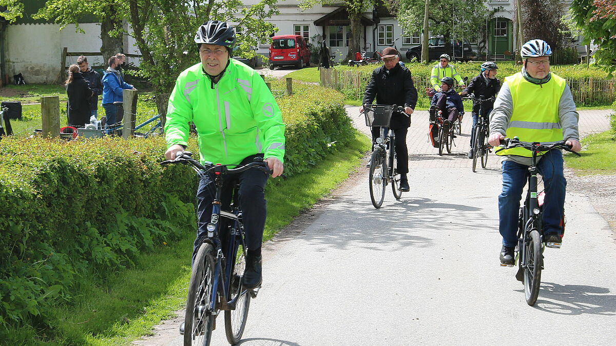 Bischof Magaard auf Fahrradtour (Archivfoto: Antje Wendt/Nordkirche)