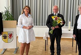 Amtseinführung Pastor Wolf mit Blumenstrauß