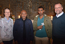 Manuela Heyns (Tabita-Gemeinde), Tsegai Mebrahtu und Pastor Hybu Hargeweyne (Eritrea-Gemeinde) und Pastor Matthias Kaiser (Tabita-Gemeinde).