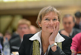 Die Hamburger Bischöfin Kirsten Fehrs 2012 bei der ersten Tagung der Nordkirchen-Synode.