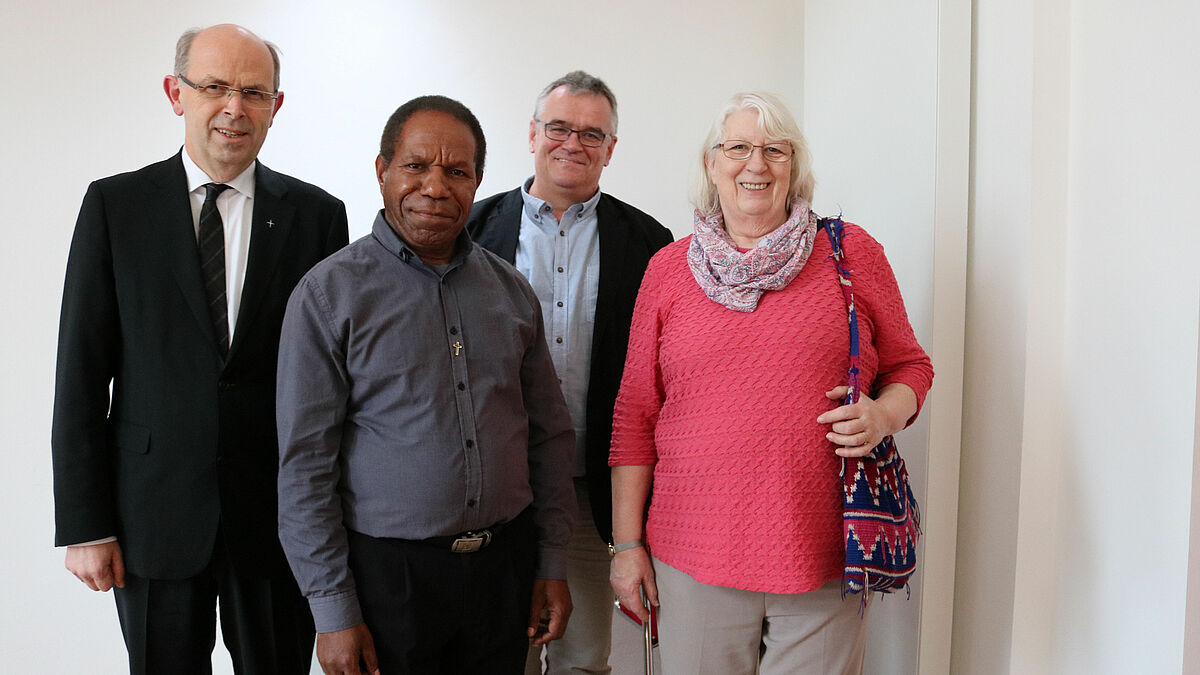 Bischof Gothart Magaard, Bischof Jack Urame, Martin Haasler und Frauke Pfeifer beim Besuch in der Bischofskanzlei, Foto: Wendt/Nordkirche