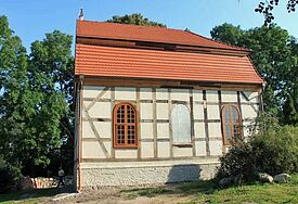 Von außen wieder schick: Die Kirche in Podewall nach der Notsicherung im Jahr 2015.