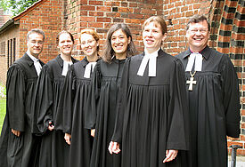 Bischof Dr. Abromeit segnet Pastorinnen und Pastoren