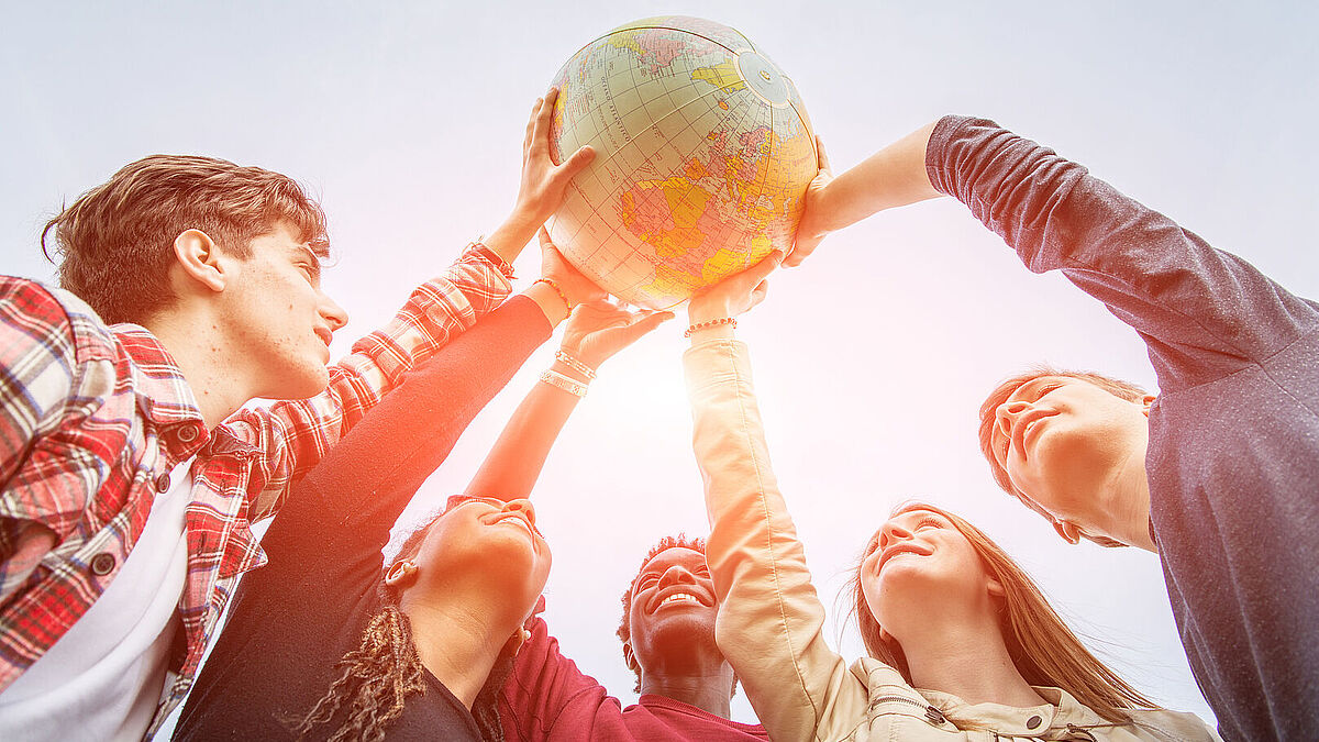 505213590 "100% Menschenwürde. Zusammen gegen Rassismus und Rechtsextremismus" ist Motto der internationalen Wochen gegen Rassismus 2026.