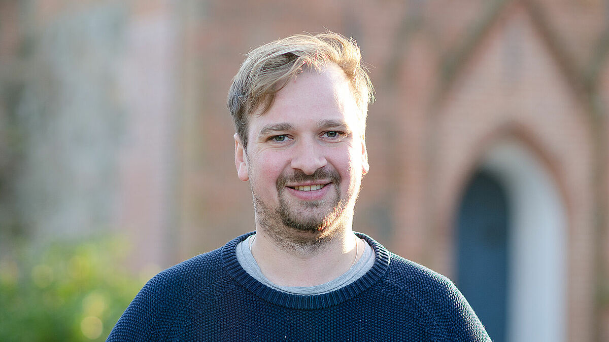 Pastor Julius Jordan aus Bargteheide lädt Eltern von Konfirmanden alle zwei Monate zu entspannten Gesprächen über Glaube und Persönlichkeit ein.