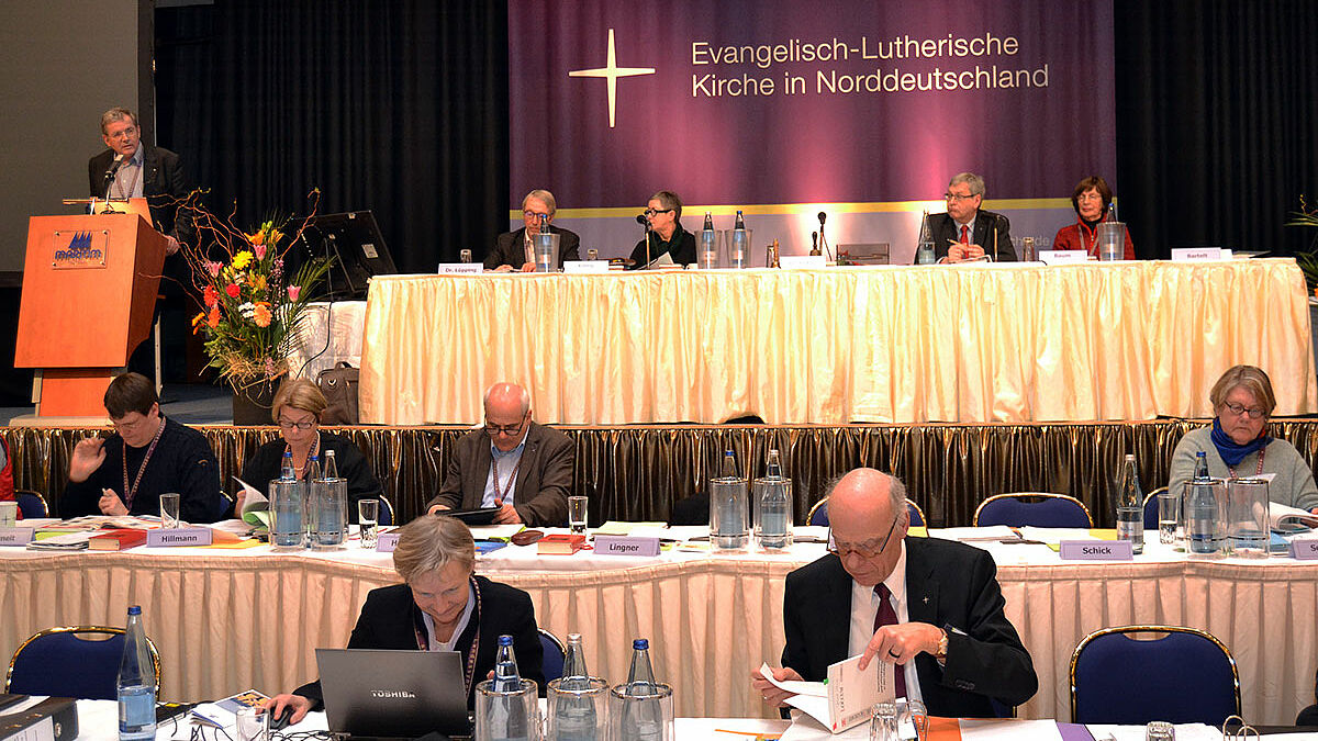 Dr. Henning von Wedel warb für einheitliche Kirchengesetze in der Nordkirche. Sie bilden die rechtliche Grundlage für die Kirchengemeinderatswahl im November 2016 und die Wahl der Kirchenkreissynoden im Herbst 2017 