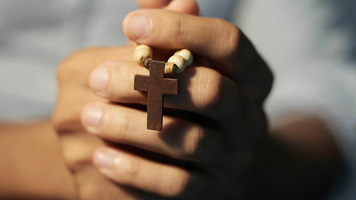 Er soll Trost spenden und Halt geben: Der Ökumenischen Patientengottesdienst steht allen offen, die selbst betroffen sind oder sich Sorgen um Freunde und Familienangehörige machen. 