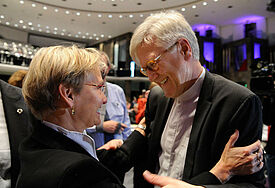 Der Ratsvorsitzende der Evangelischen Kirche in Deutschland (EKD), Heinrich Bedford-Strohm (re.) mit   Ratsmitglied und Hamburger Bischöfin Kirsten Fehrs.