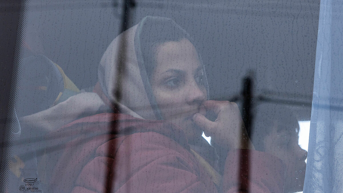 Ankunft der ukrainischen Flüchtlinge an dem polnisch-ukrainischen Grenzübergang Medyka. Hier werden die Flüchtlinge mit warmen Essen und Kleidung versorgt und mit Bussen in Großstädte und Sammelunterkünfte weitergeleitet.