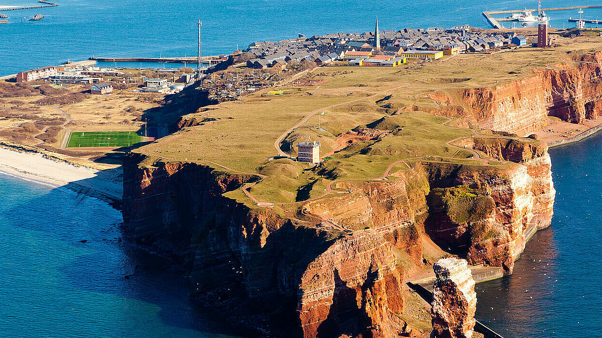 Die Insel Helgoland inmitten der Nordsee.