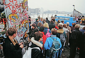 Vor 25 Jahren bejubelten die Menschen den Fall der Berliner Mauer