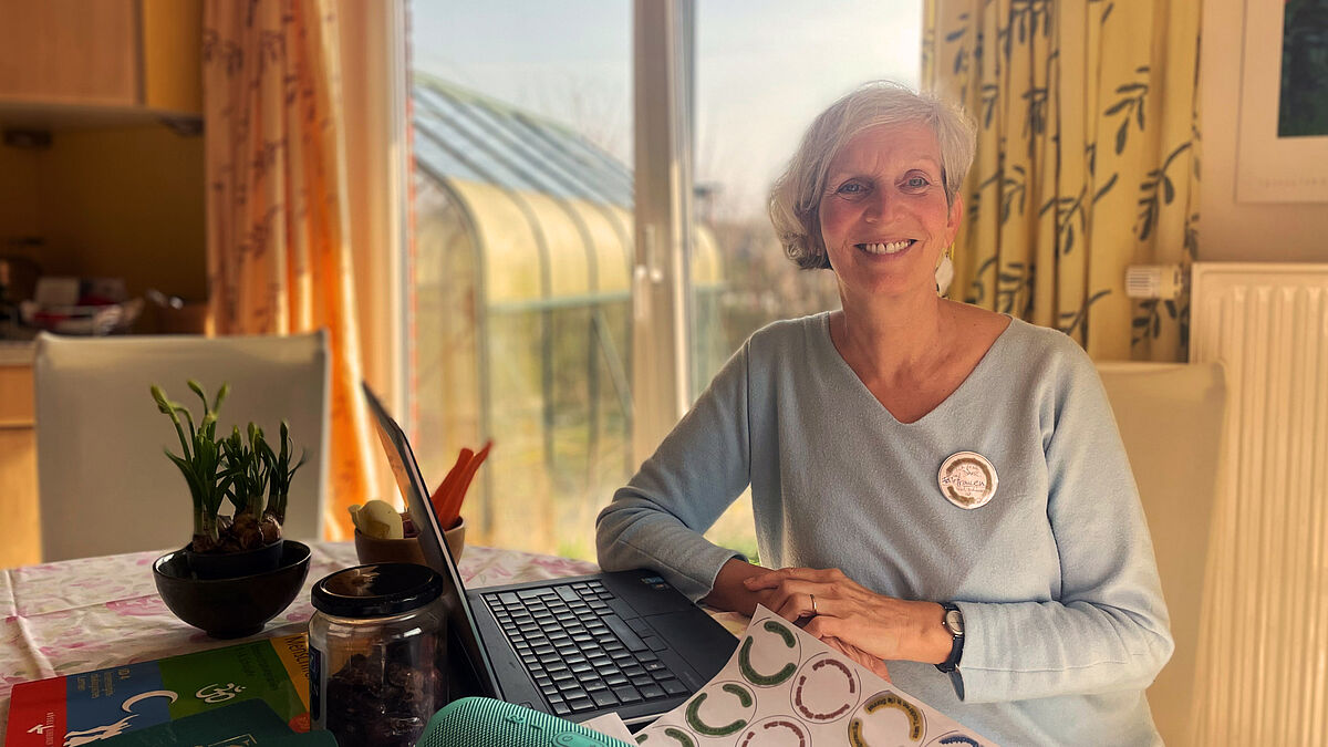 Silke Schrank-Gremmelt hat in diesem Jahr mit den Grundschulkindern im Religionsunterricht  Buttons zum Fasten und zum Ramadan gestaltet.