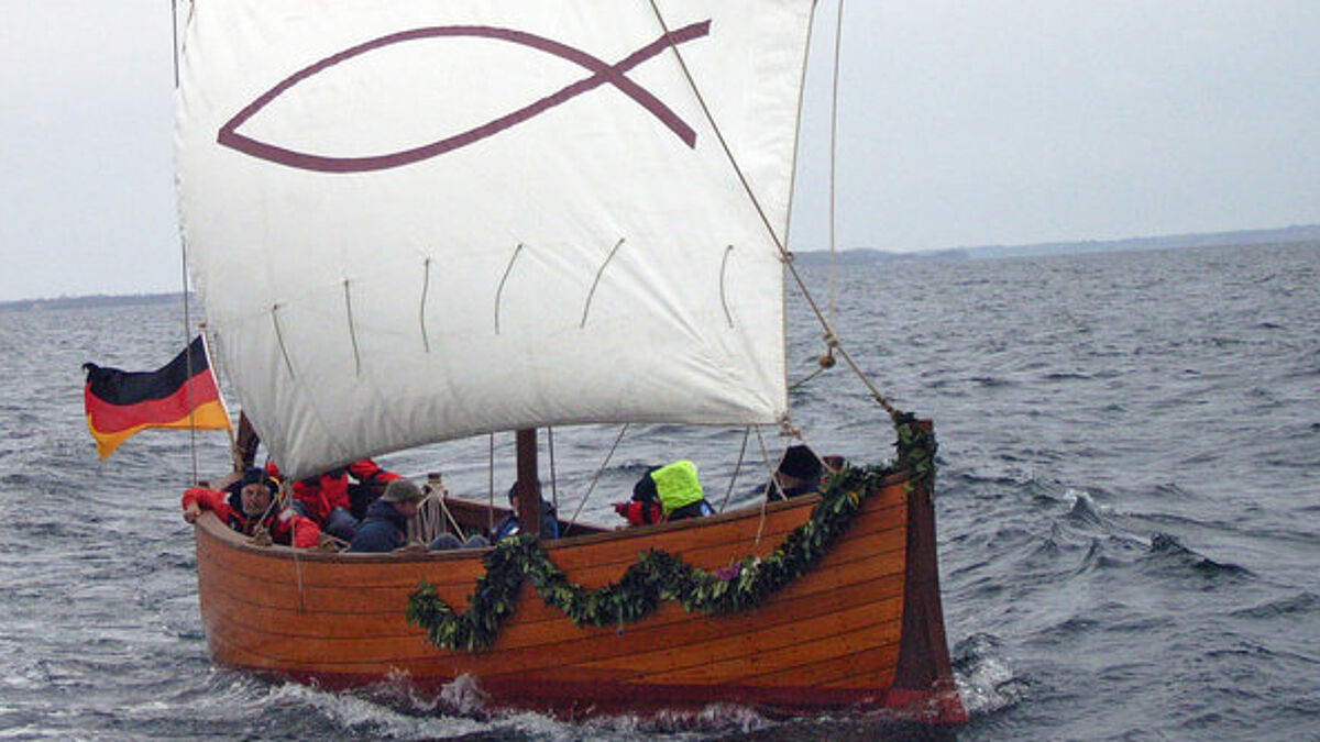 Das "Jesusboot" des Bibelzentrums in Schleswig auf der Schlei. 