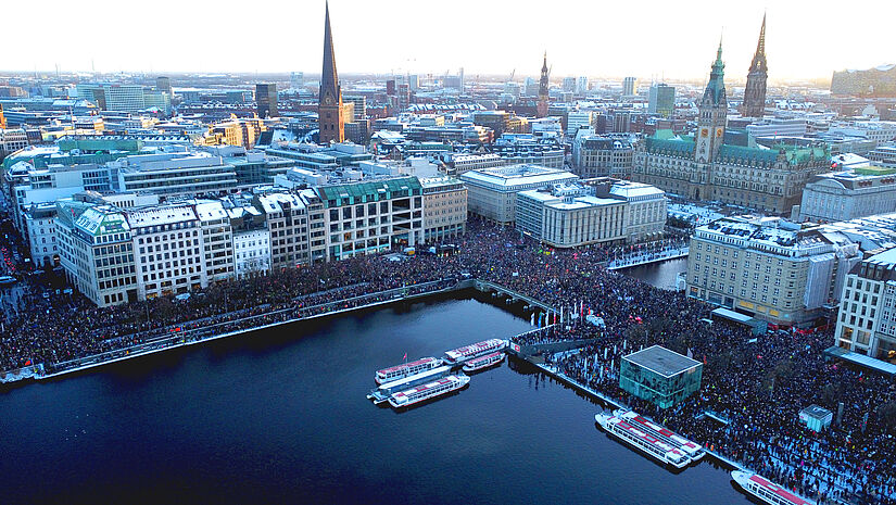 Demonstration "Hamburg steht auf" in der Innenstadt