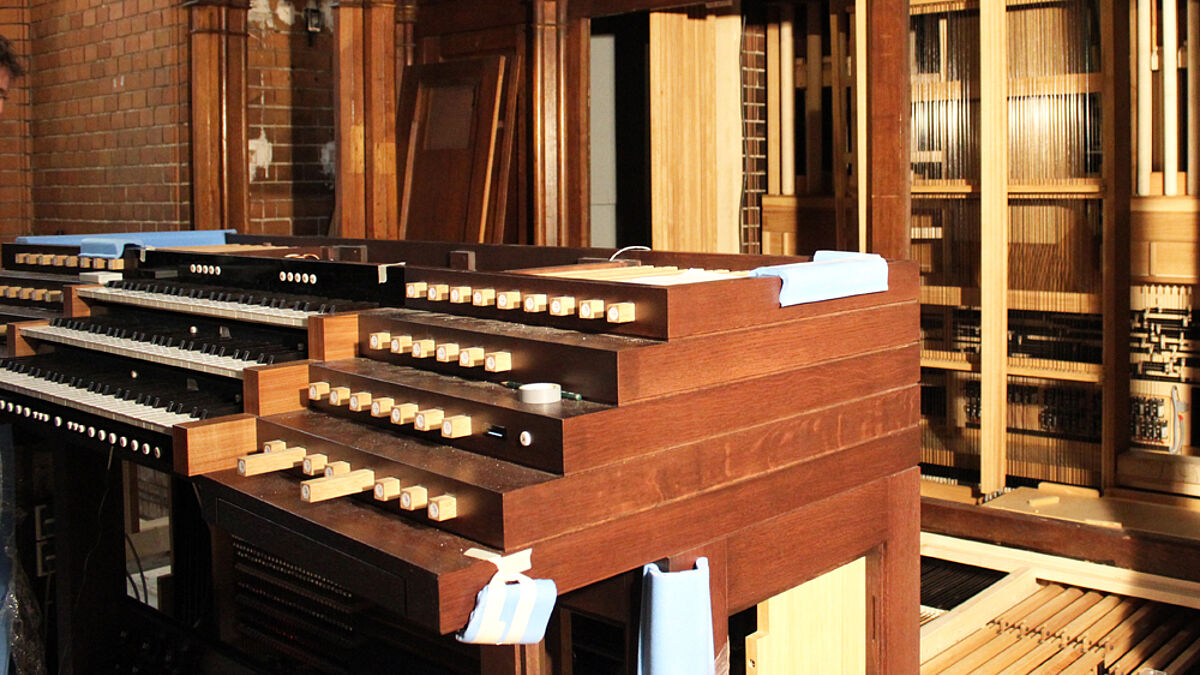So sieht die morderne Orgel von St. Johannis aus