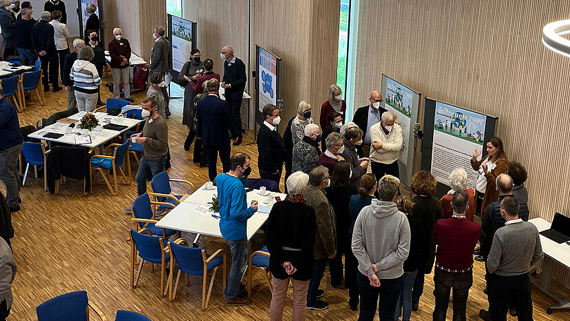 Die Synodalen des Kirchenkreises Hamburg-West/Südholstein diskutieren Maßnahmen für mehr Klimaschutz.