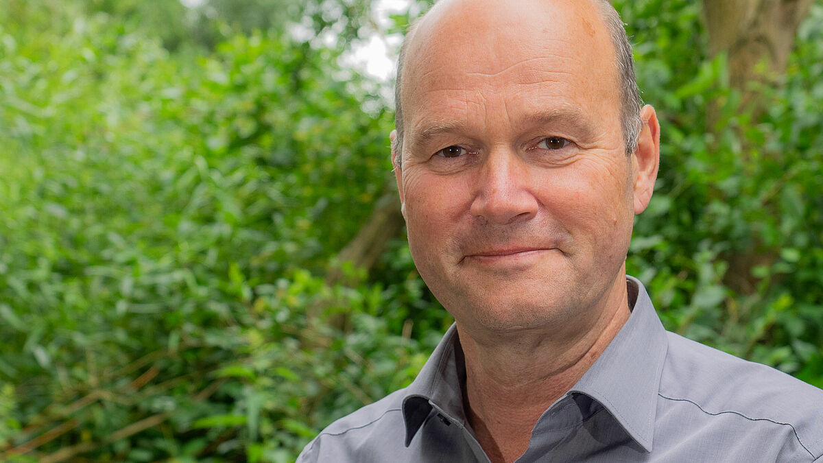 In der Pandemie können die Bildungsangebote der Loki Schmidt Stiftung nicht wie gewohnt stattfinden. Geschäftsführer Axel Jahn erklärt, welche Alternativen die Stiftung für die Kinder- und Jugendarbeit entwickelt hat, um junge Generationen für den Umweltschutz zu sensibilisieren. 