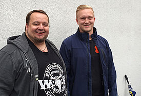 Noch ist es ruhig: Die Wacken-Seelsorger Björn Hattenbach (li.) und Robert Kopischke vor ihrem Einsatz auf dem Festival