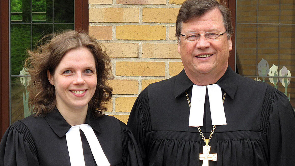 Pastorin z.A. Friederike Grube und Bischof Dr. Hans-Jürgen Abromeit
