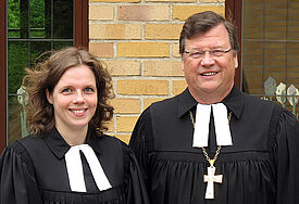 Pastorin z.A. Friederike Grube und Bischof Dr. Hans-Jürgen Abromeit
