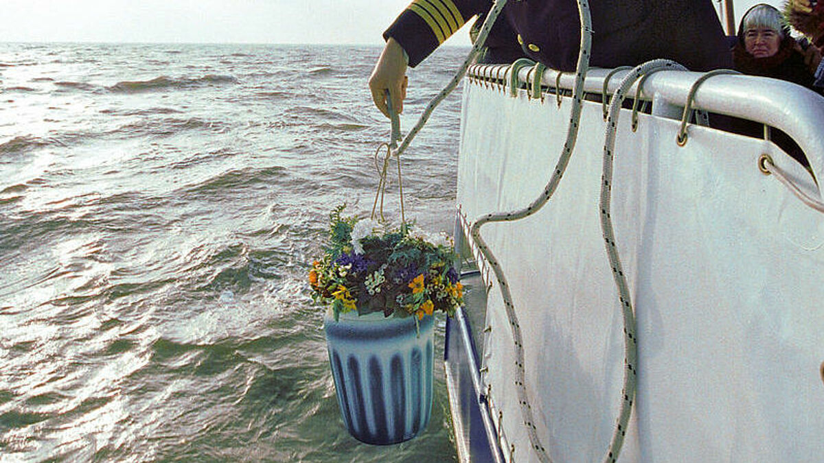 Urnenbeisetzung auf der Nordsee (Archivfoto) 
