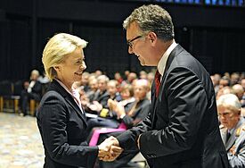 Prominente Gratulantin: Verteidigunsministerin Ursula von der Leyen beglückwünscht Sigurd Rink