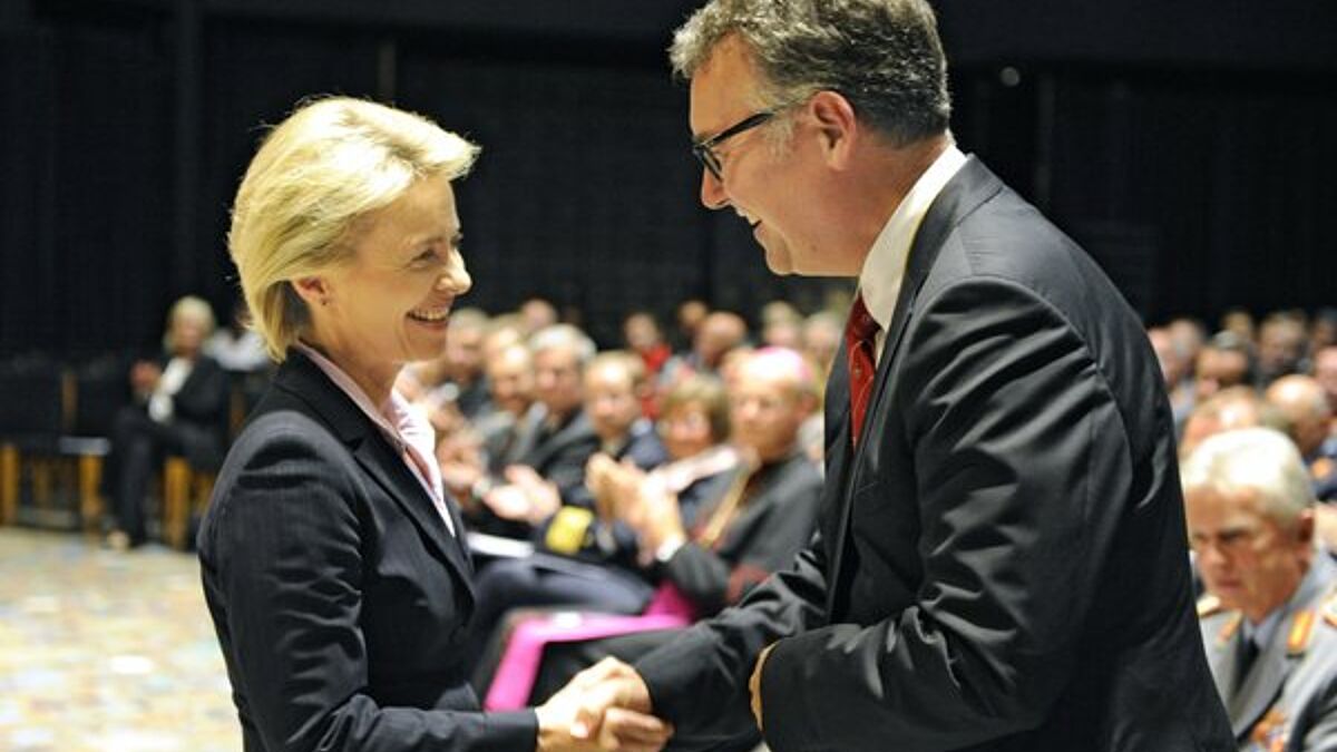 Prominente Gratulantin: Verteidigunsministerin Ursula von der Leyen beglückwünscht Sigurd Rink