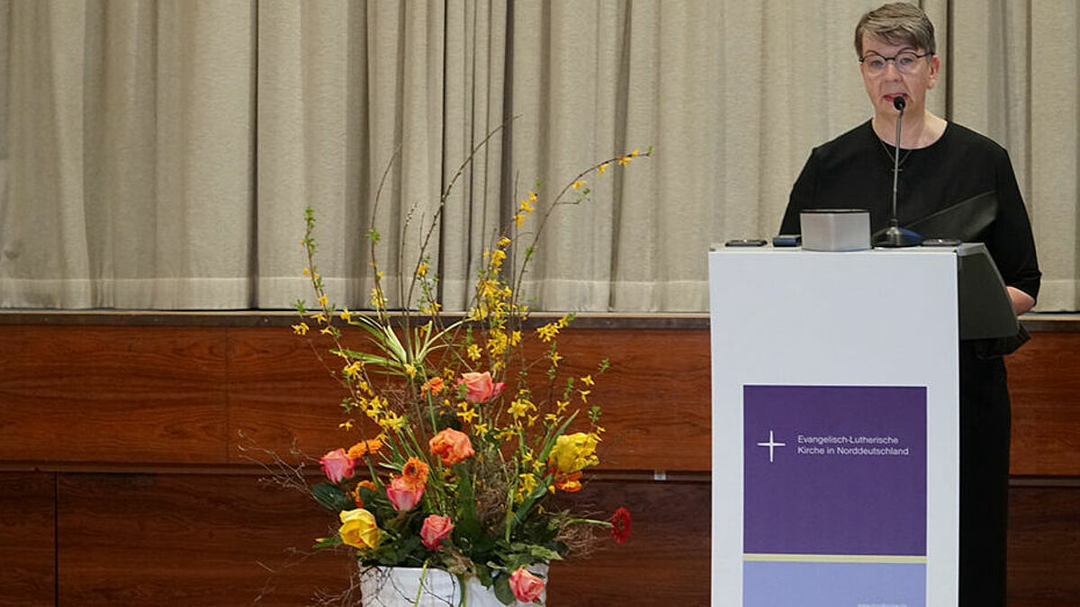 Landesbischöfin Kristina Kühnbaum-Schmidt appellierte an alle politischen Verantwortlichen, sich für ein sofortiges Ende des Krieges und friedliche Lösungen einzusetzen
