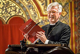Die neue Lutherbibel soll zum Reformationstag 2016 mit einem Gottesdienst in Eisenach und einem Festakt in Berlin offiziell eingeführt werden (Foto: Ratsvorsitzender der EKD / Heinrich Bedford-Strohm)
