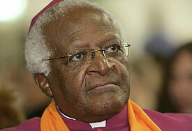 Der ehemalige südafrikanische Erzbischof und Friedensnobelpreisträger Desmond Tutu ist tot. Er starb im Alter von 90 Jahren am 26. Dezember 2021. (Foto: Archiv) 