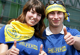Ehrenamtliche Helfer übernehmen vielseitige Aufgaben auf dem Kirchentag - hier 2009 in Bremen (Archiv)