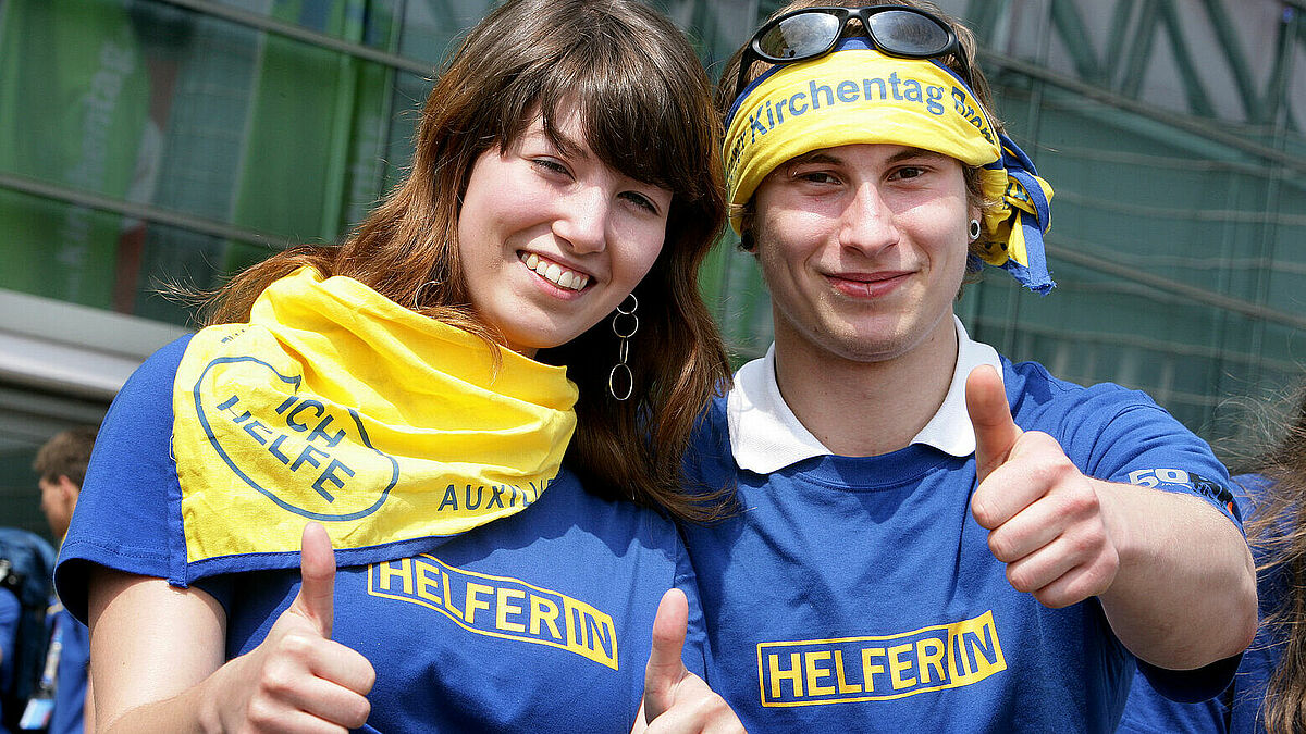 Ehrenamtliche Helfer übernehmen vielseitige Aufgaben auf dem Kirchentag - hier 2009 in Bremen (Archiv)