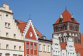 Von Küste zu Küste - auch Sänger von der Nordseeinsel Amrum werden  nach Greifswald (Bild) zum Chorfest reisen. (c) iStockphoto