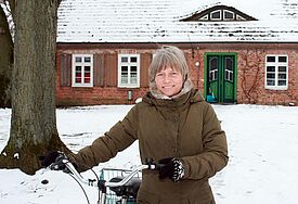 Fotografin Valerie Wagner hat vier Wochen im Mecklenburger Pfarrsprengel Körchow verbracht, um in der Gemeinde zu leben und zu arbeiten. Dabei ist sie  mit den Dorfbewohnern der Frage "Was ist mir heilig?" nachgegangen.