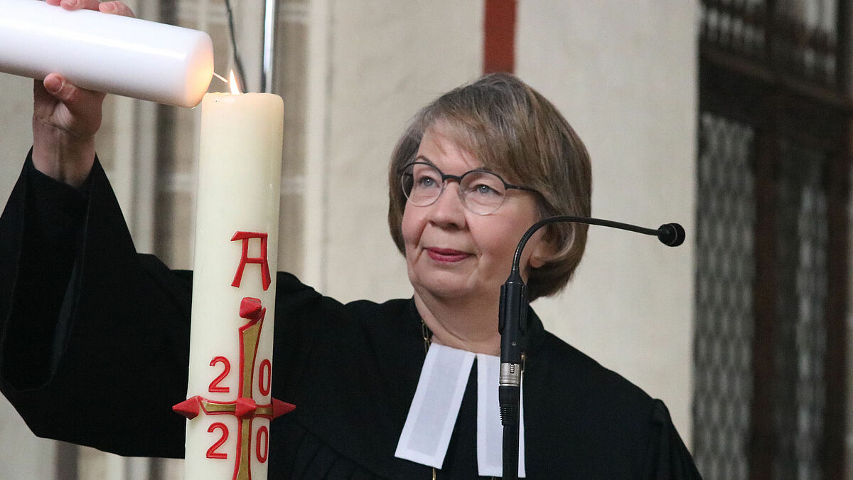 Landesbischöfin Kristina Kühnbaum-Schmidt beim Gedenkgottesdienst für Corona-Opfer im Schweriner Dom