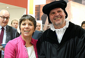 Reformationsbotschafterin Margot Käßmann wirbt auf der Tourismusmesse ITB mit einem „lebenden Luther“