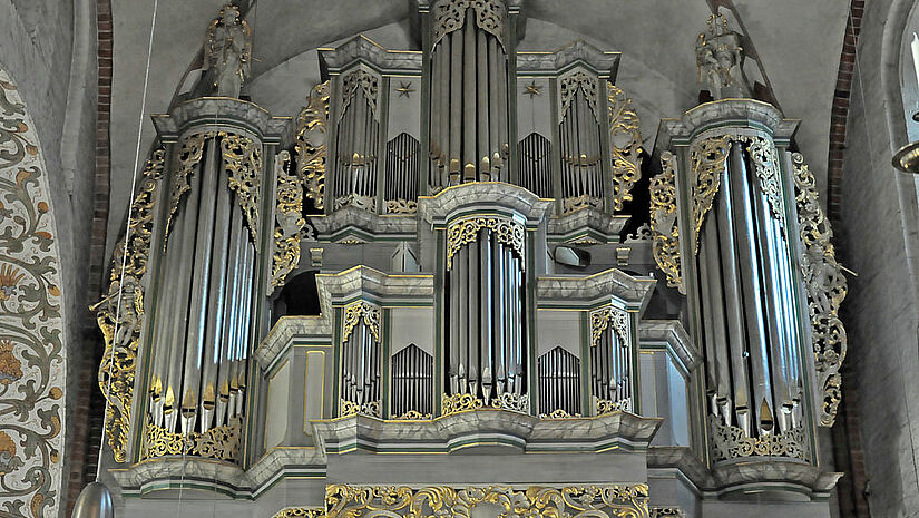 Orgel von St. Nicolai in Mölln © Wikimedia Commons, Hans-Jörg Gemeinholzer