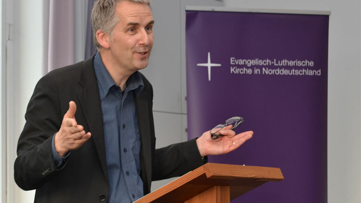 Friedemann Magaard liest Sören Kierkegaard im Landeskirchenamt der Nordkirche